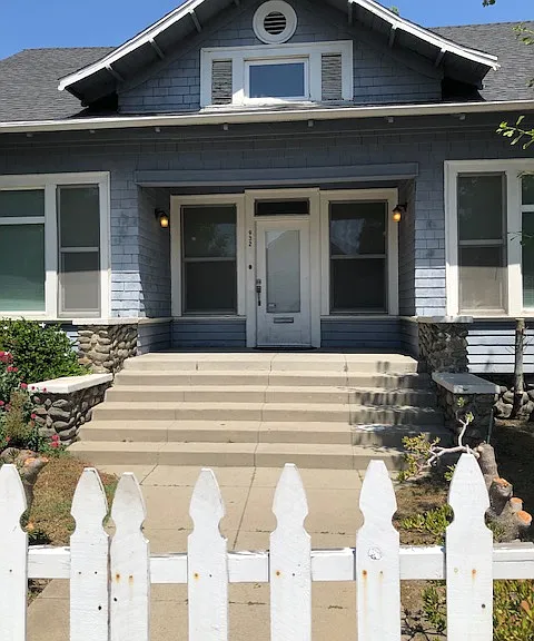 932 N Park Ave — Photo 3