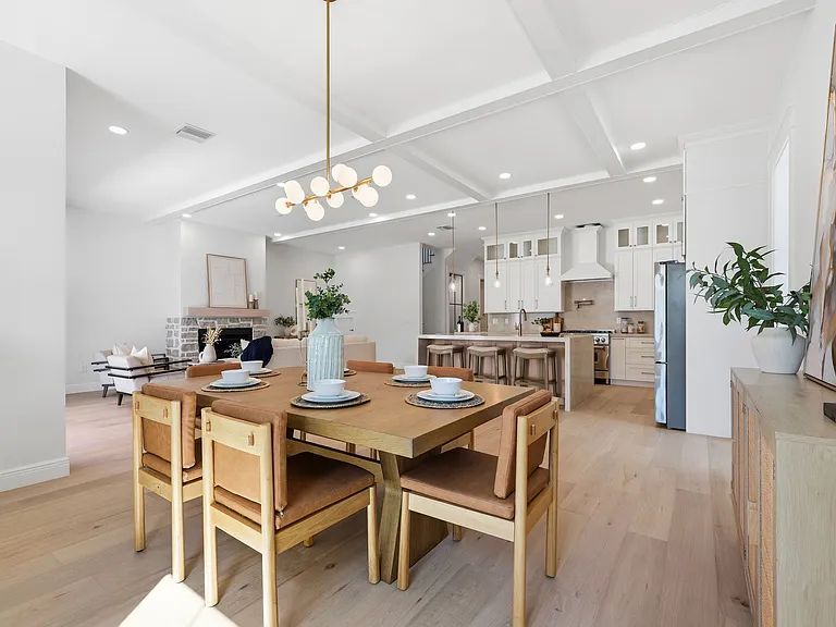 920 W Alfred St — Photo 32