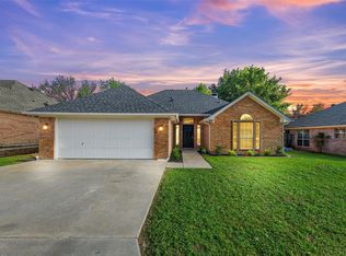 2002 Brooke Dr, Sanger, TX 76266