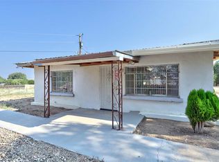 415 Herdner Rd, Taos, NM 87571