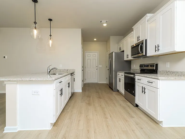 664 Mackenzie Cv — Photo 9