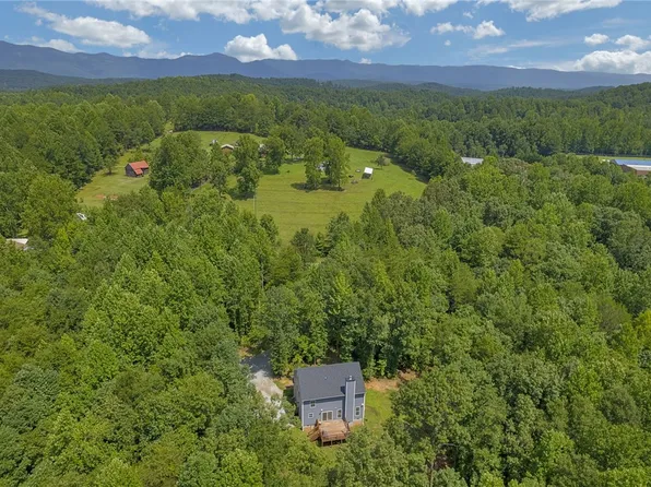 131 Tompkins Hill Ln, Pickens, SC 29671