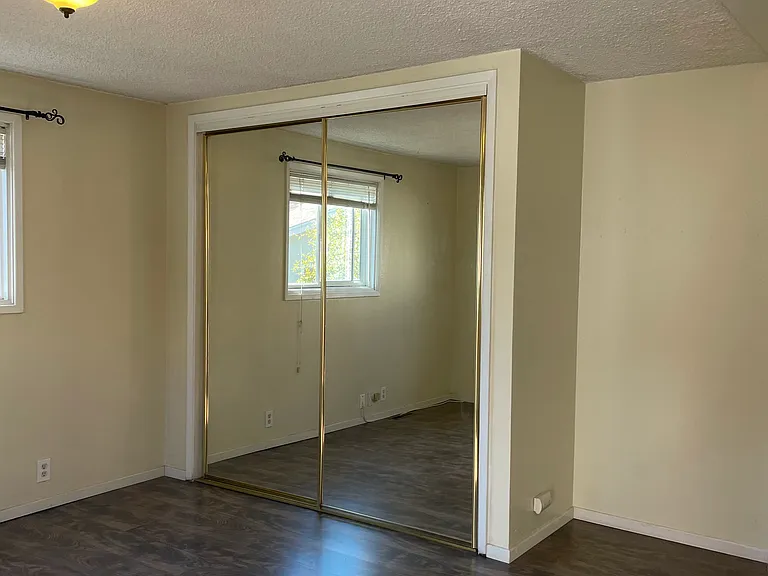 livingroom/bedrrom