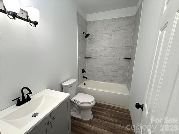 5th image of 427 E Orr St