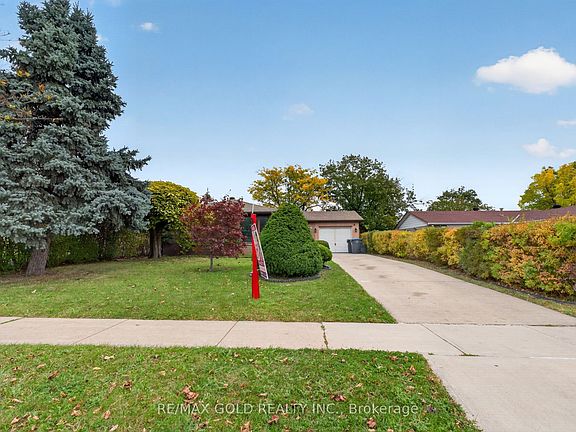 3rd image of 722 Balmoral Dr