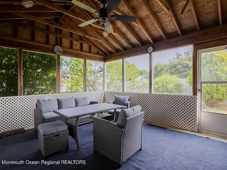 49 Williamsburg Dr — Photo 27