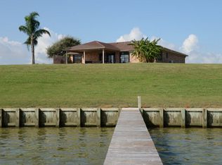 667 Bay Meadow Dr, Port Lavaca, TX 77979