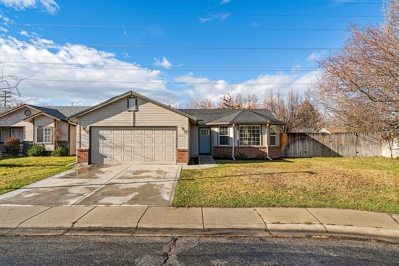 1st image of 2036 E Oakridge Ct