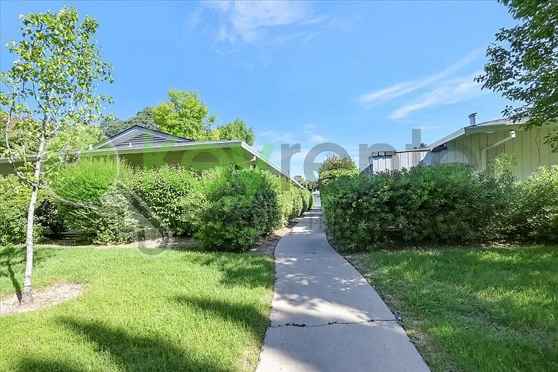 2 bed, 1.0 bath, 900 sqft, $1,755 — Photo 4