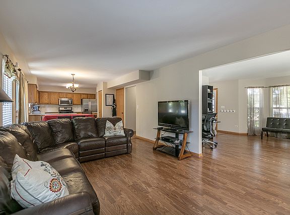 5th image of 904 Joan Ct