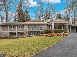 7201 Selkirk Dr, Bethesda, MD 20817