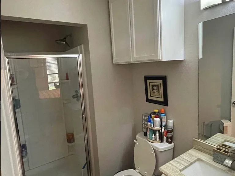 892 W Vanderbilt St #4D — Photo 9