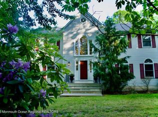 8 Golden Way, Farmingdale, NJ 07727