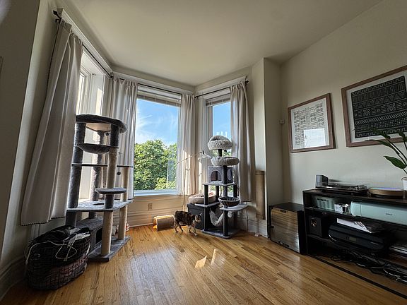 4th image of 1451 W Belle Plaine Ave #3