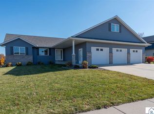 101 Grovebrook Dr, Mankato, MN 56001