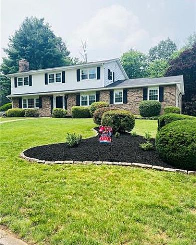 1st image of 750 Barrymore Ln