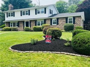 750 Barrymore Ln, Bethlehem, PA 18017