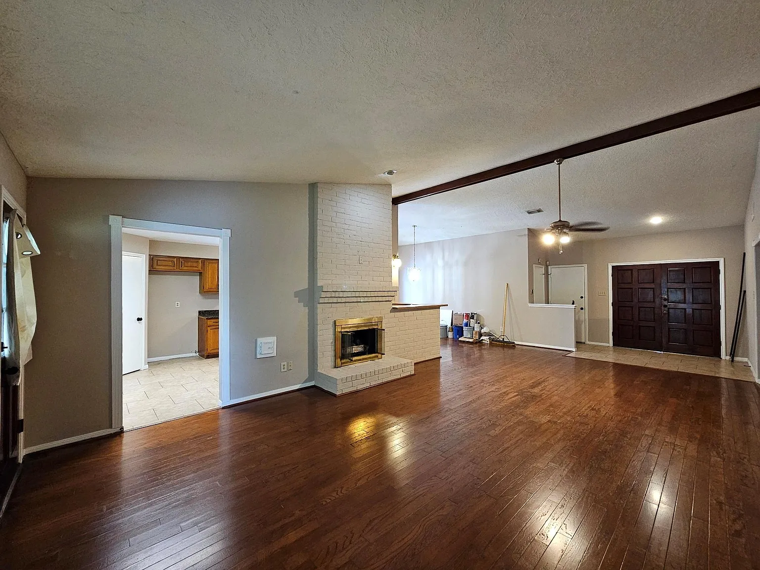 3 bed, 2.0 bath, 1810 sqft, $1,850 — Photo 3