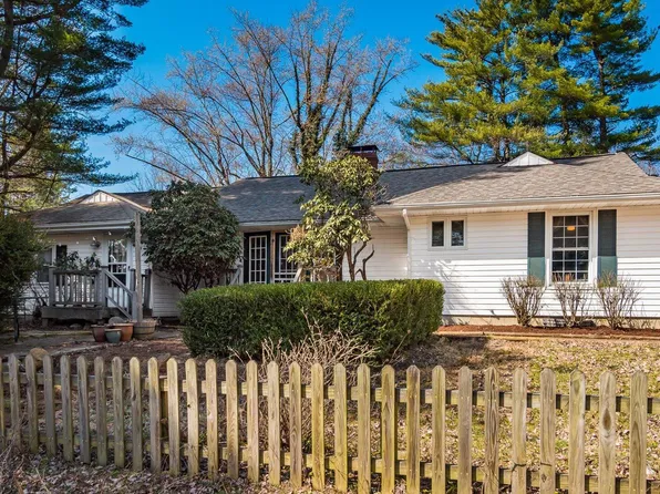 1749 North St, Granville, OH 43023