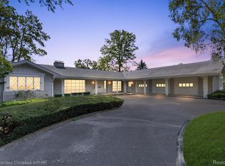 722 Parkman Dr, Bloomfield Hills, MI 48304