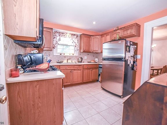 3rd image of 118 Birchwood Dr