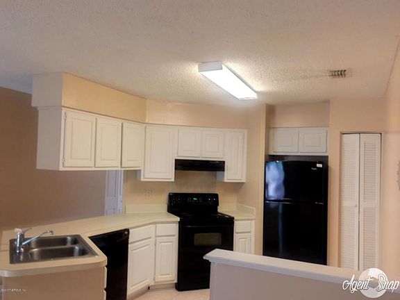 4th image of 4542 Melissa Ct W