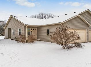 40 S Walnut Dr, North Aurora, IL 60542
