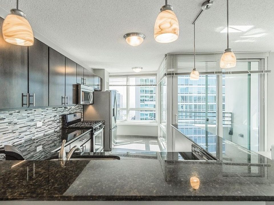 1st image of 322 E Illinois St #303