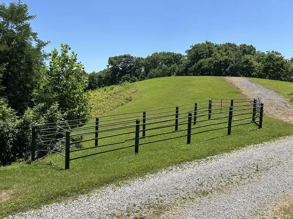 348 Coalpit Branch Dr, Dungannon, VA 24245