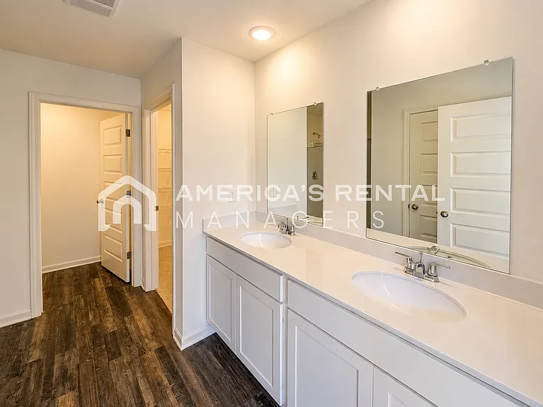 309 Oakmont Cir — Photo 37