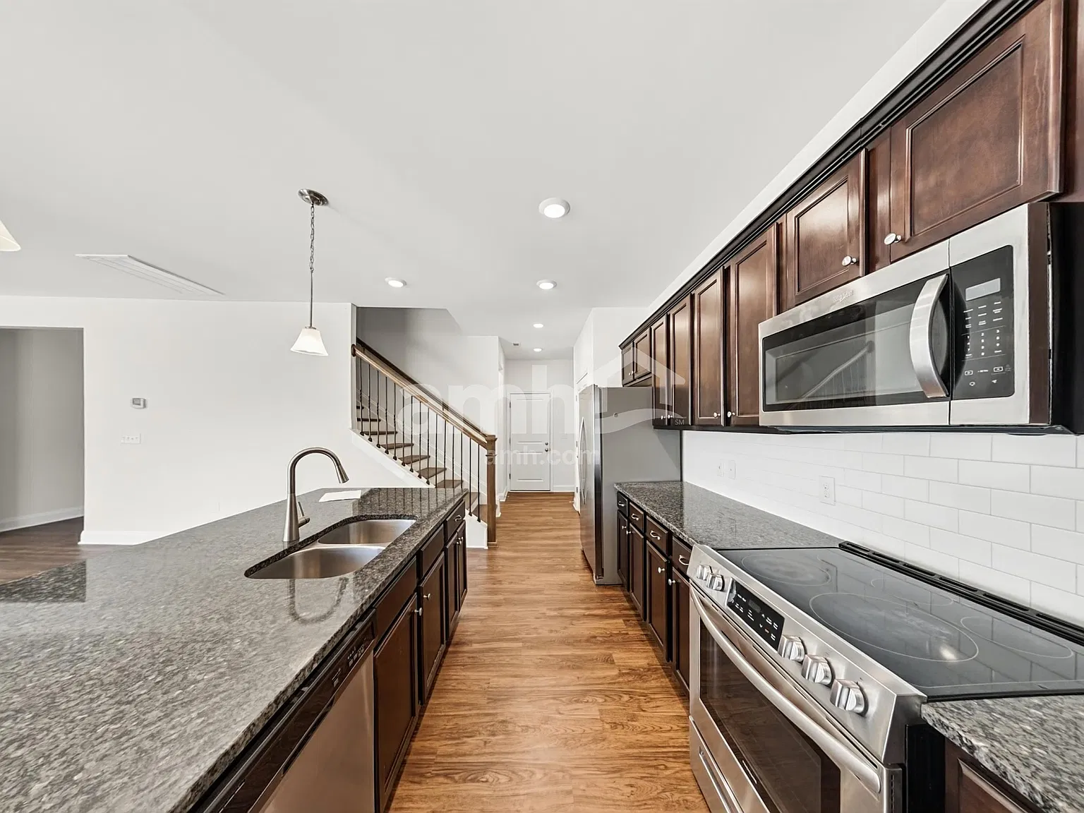 5 bed, 3.0 bath, 2596 sqft, $2,805 — Photo 3