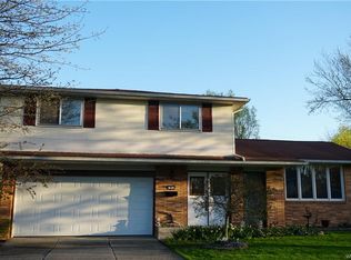 95 Pin Oak Dr, Williamsville, NY