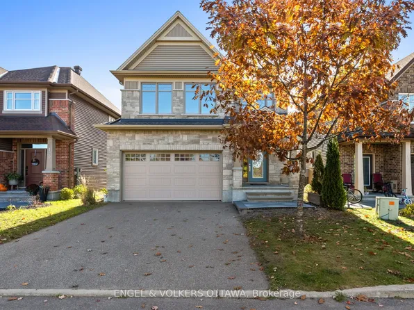 122 Helen Rapp Way, Ottawa, ON K1T 0N4