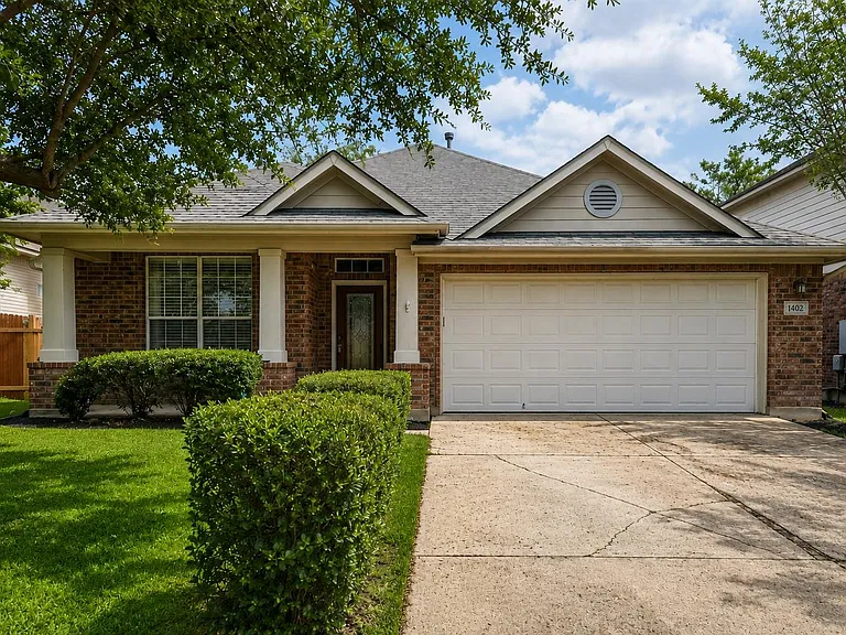 1402 Weatherford Dr — Photo 1