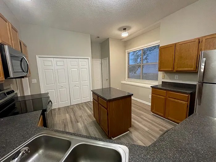 8307 Belstead Brook Ct — Photo 17