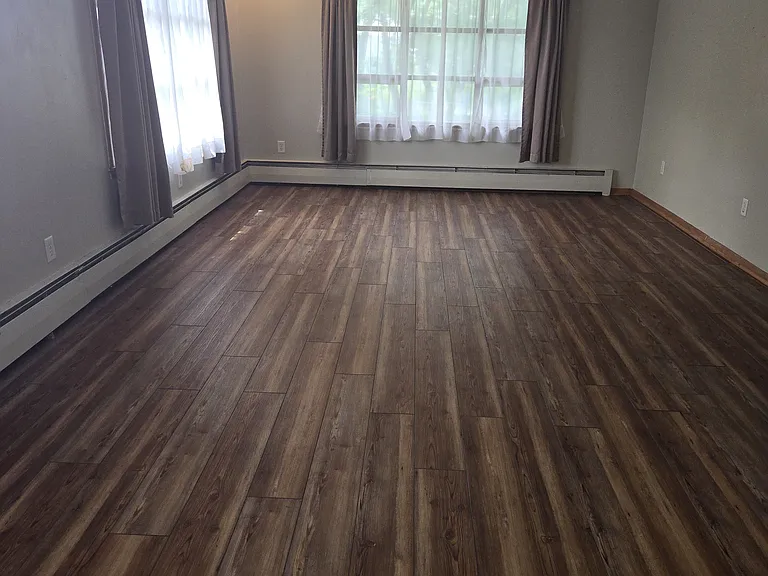 904 W River Rd — Photo 13