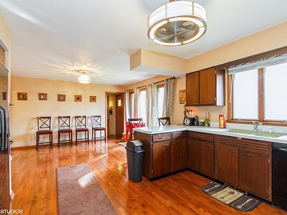 4th image of 261 E 78th Ave