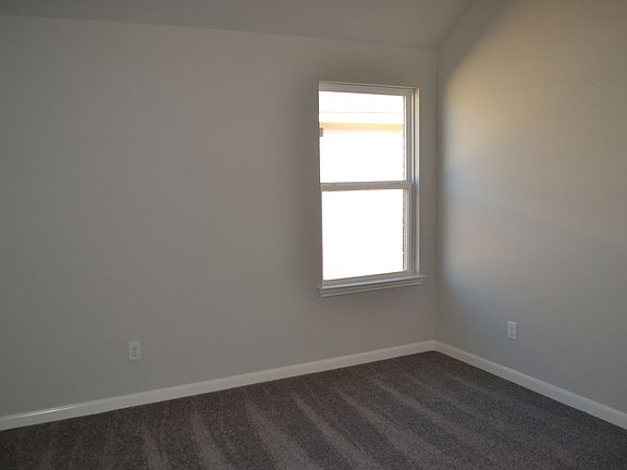 5th image of 5090 Royal Springs Dr