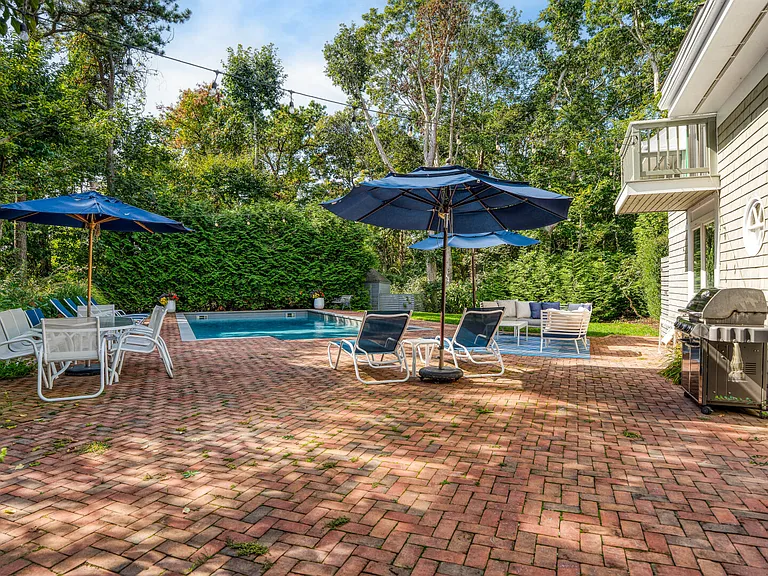 15 Farm Ln — Photo 3