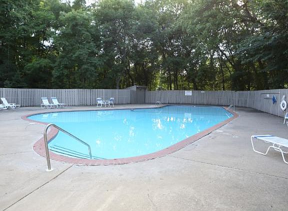 5th image of 1875 Black Oaks Ln N