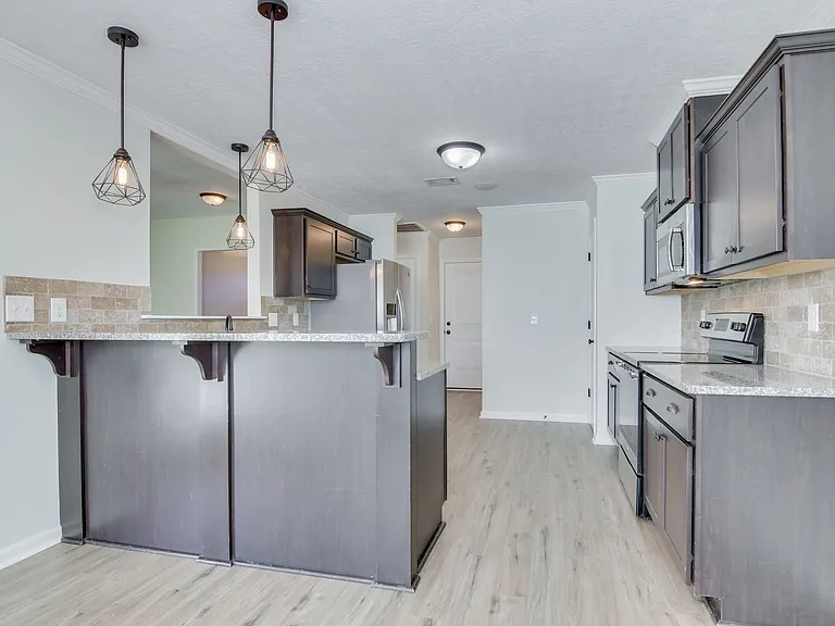 901 Avalon Ct — Photo 13