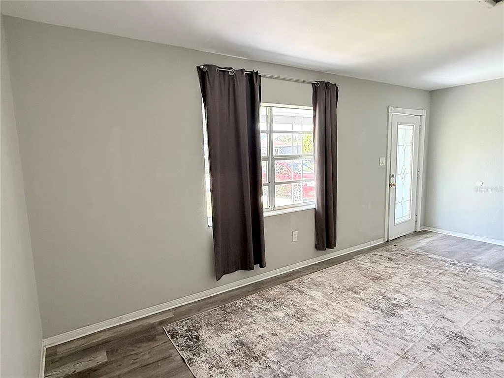 3 bed, 2.0 bath, 1368 sqft, $2,495 — Photo 4