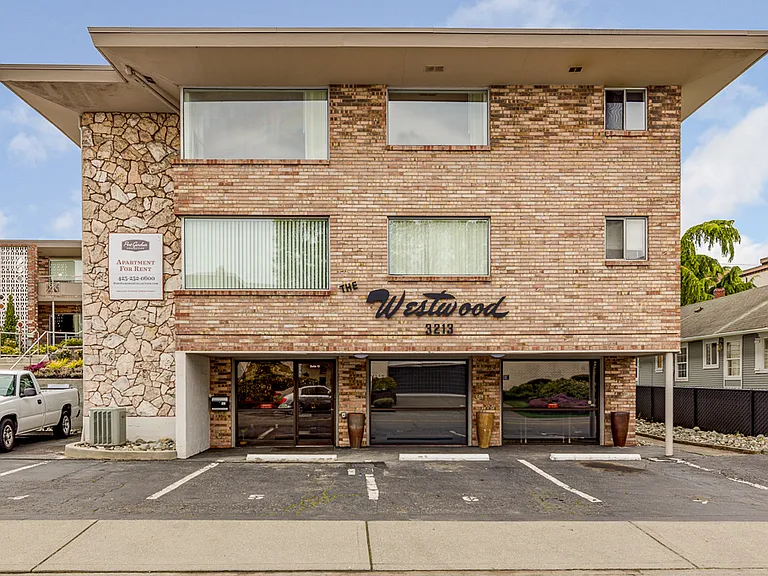 3213 Wetmore Ave — Photo 4