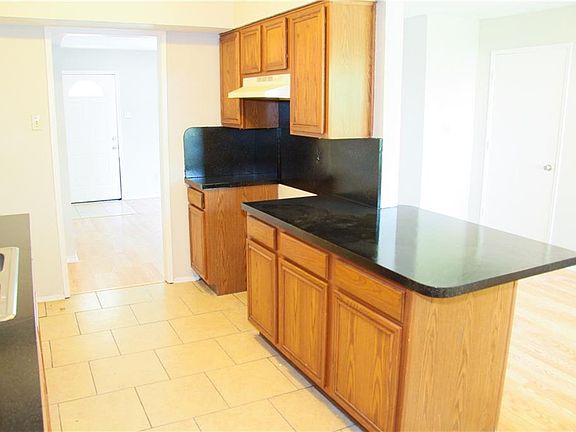 3rd image of 3806 Williamsburg Dr