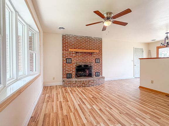 4th image of 409 E Rosebud Rd
