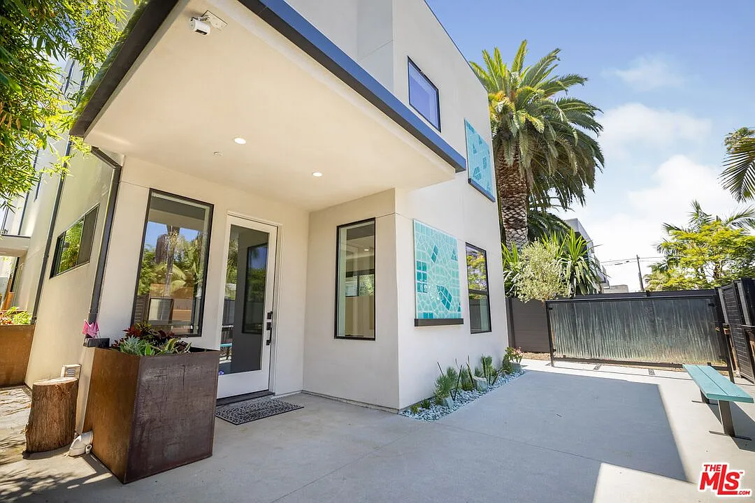 3 bed, 4.0 bath, 2477 sqft, $10,100 — Photo 4