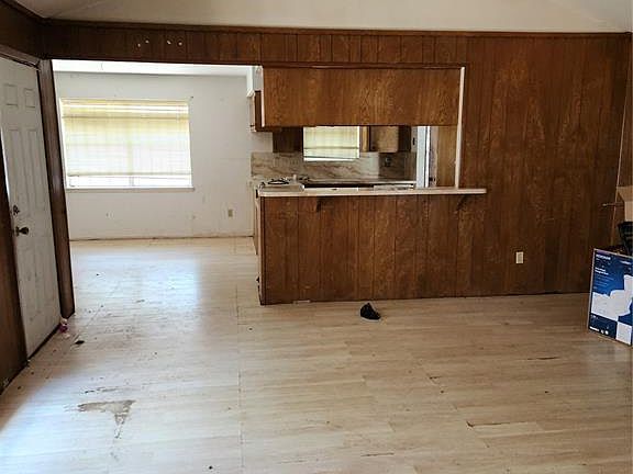 2nd image of 2101 Briley St