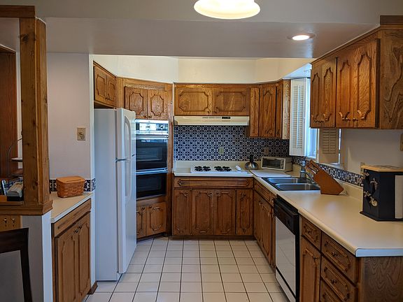 3rd image of 350 Thunderbird Dr APT 37