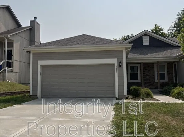 6323 NE 44th St, Kansas City, MO 64117