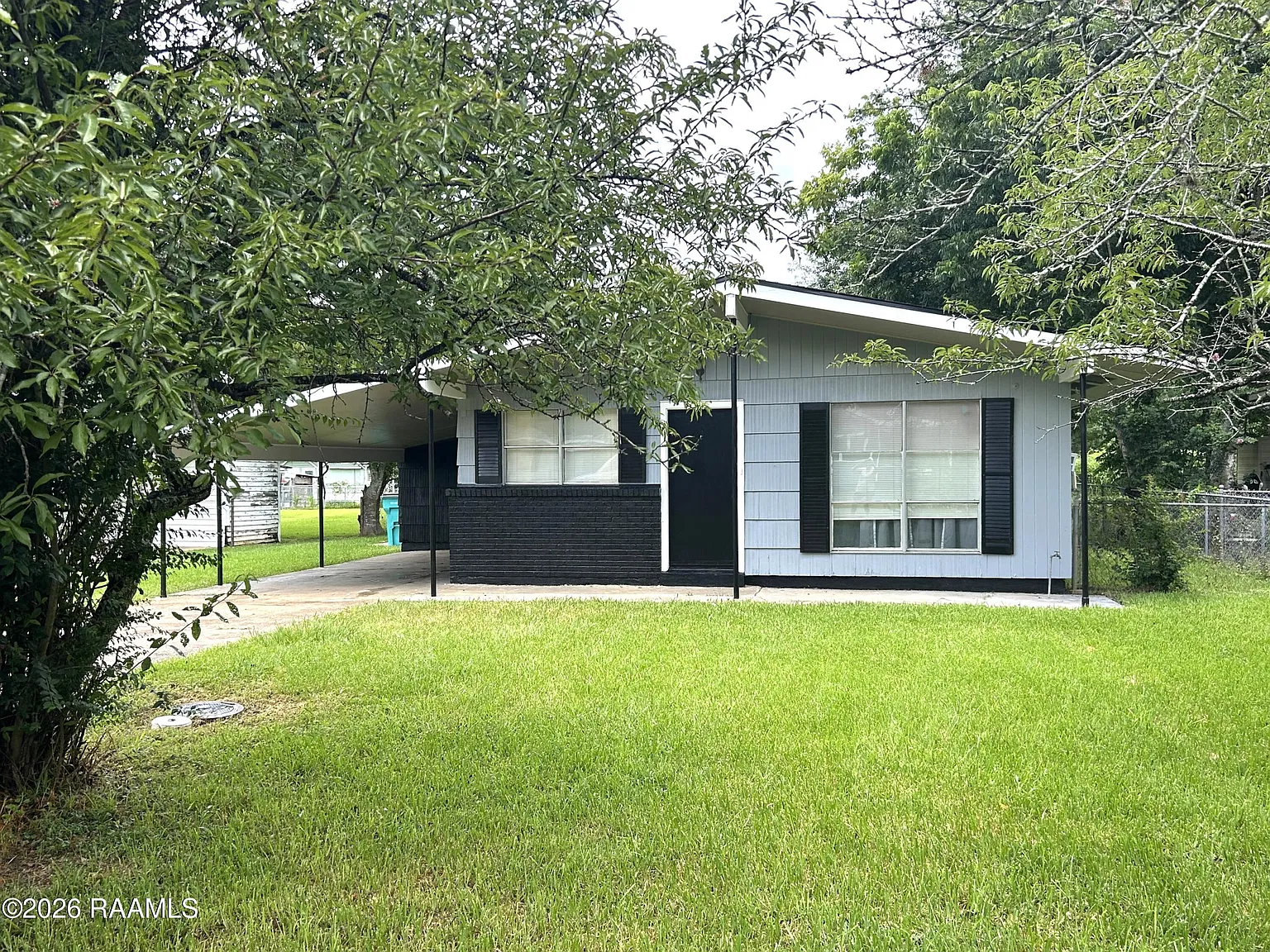 3 bed, 1100 sqft, $900 — Photo 2